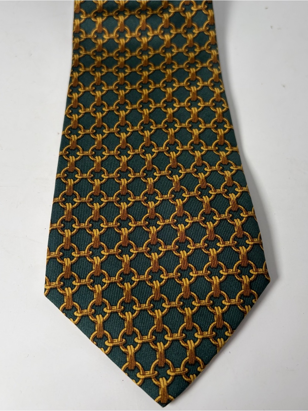 Hermes Menโs Silk Gold Link Pattern Tie Green with Gold Links Luxury 59 EA